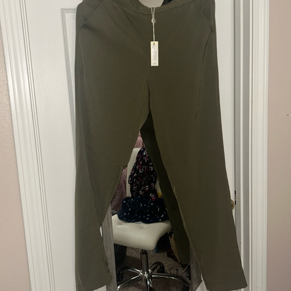 Casual Work Pants. NWT Max Studio Brand. Size Small